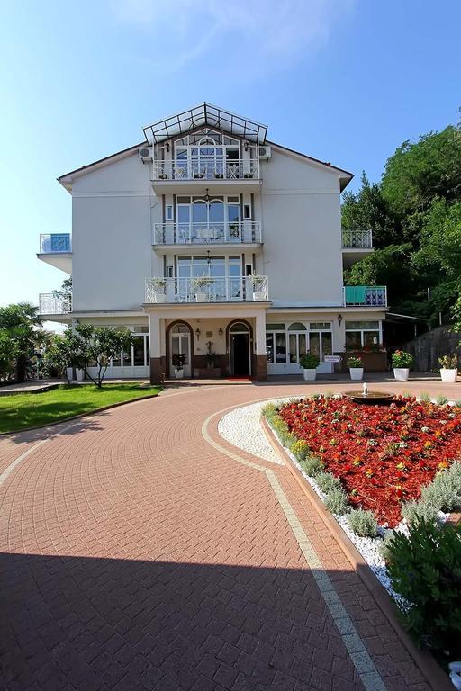 Hotel Stanger Ловран Екстер'єр фото